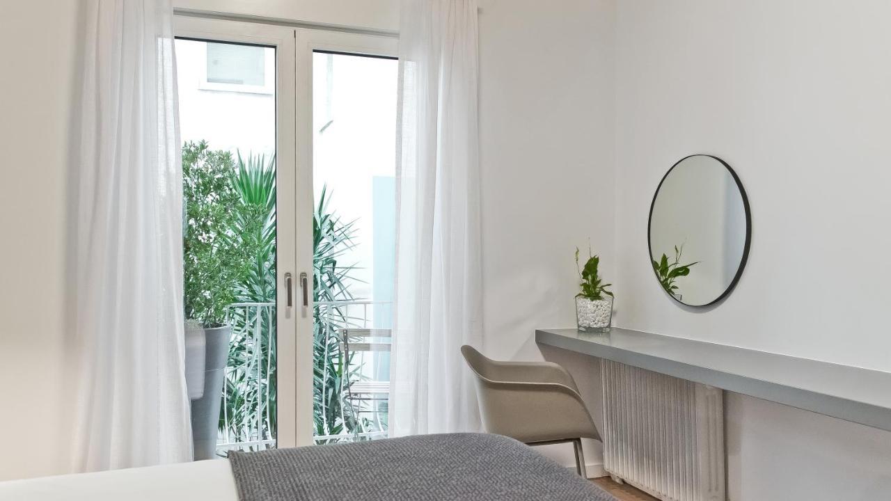 Bag- Boutique Grey - Hilton Area Apartment